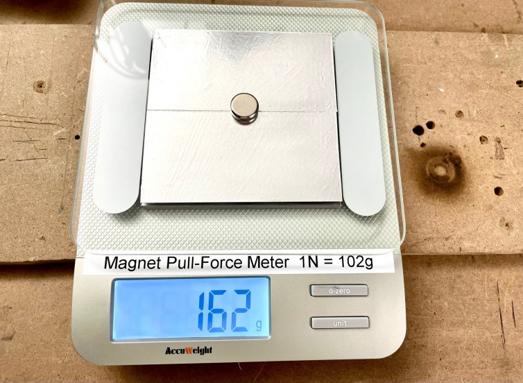 One magnet reads 162 g. All magnets should read the same